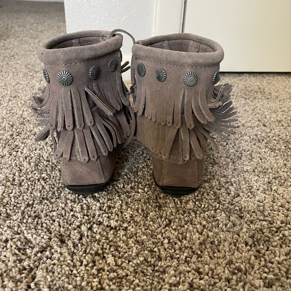 Minnetonka moccasin booties - Picture 6 of 7